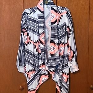 Myobe aztec shark tooth hem  white, black & peach  sweater Sz M